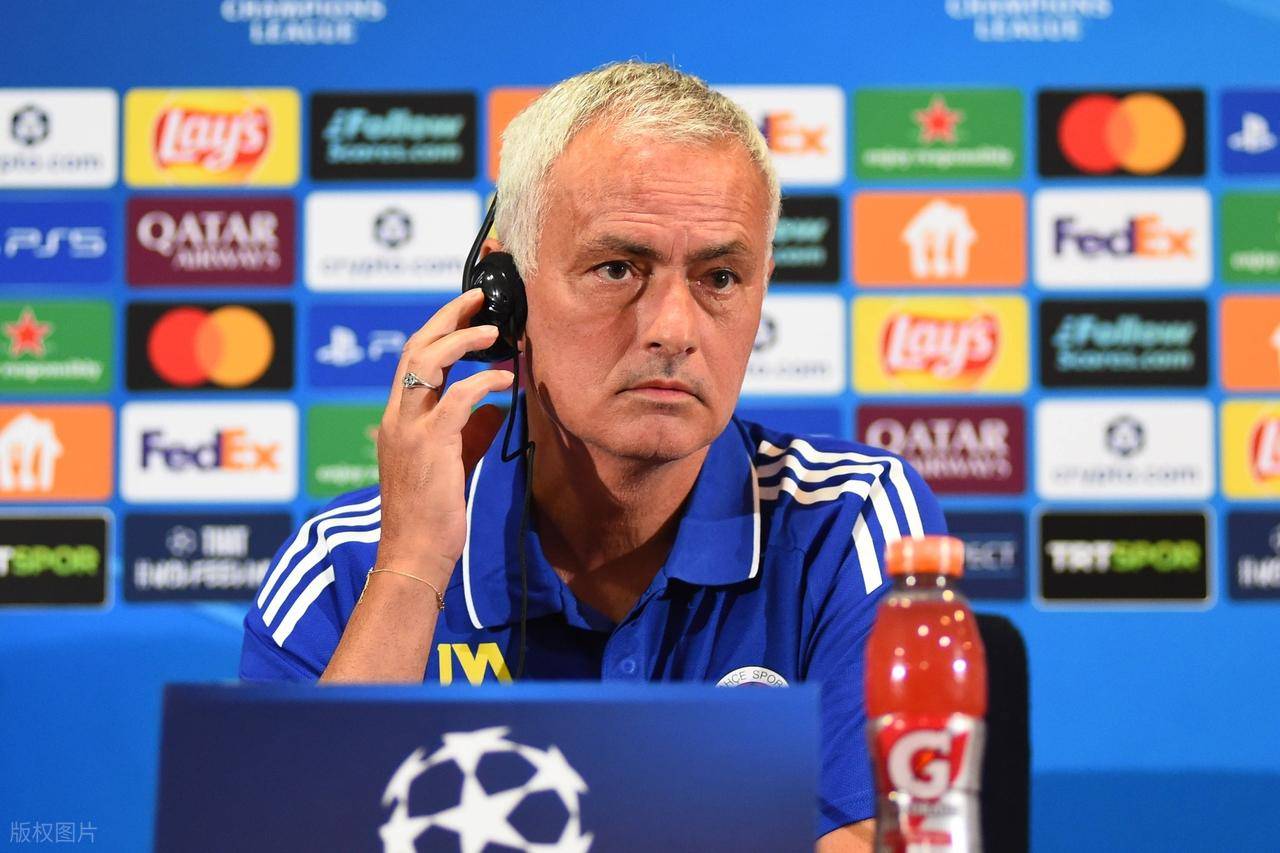 爱游戏APP-包含本菲卡训练开放日，冲刺阶段官宣签约引欢呼，意大利杯在即，赛季目标并未改变的词条